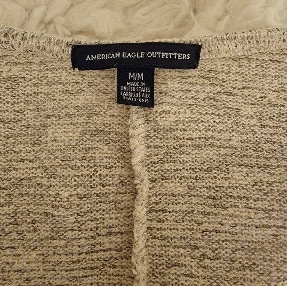 ✨️2/$20 AE Heathered Tan/Gray Cardigan Medium - Picture 3 of 6